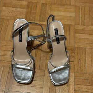 Mira Azzurra Silver Strappy Women's Sandals NWOT